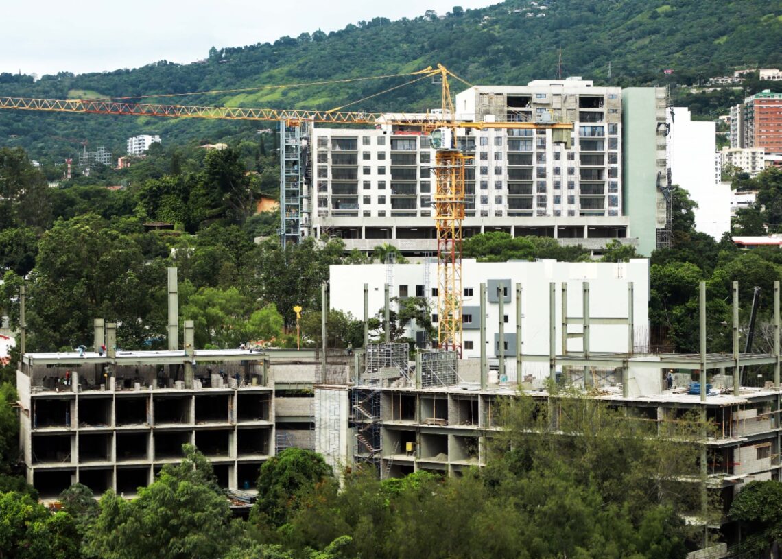 En el primer semestre del 2025, el sector construcción creció un 33.8% en El Salvador en-el-primer-semestre-del-2025-el-sector-construccion-crecio-un-338-en-el-salvador